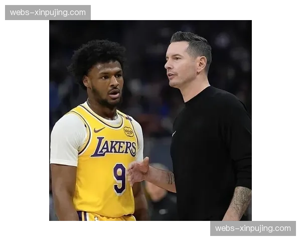 雷迪克弃用非空间点应对掘金区域防守 避免进攻陷入四打五困境